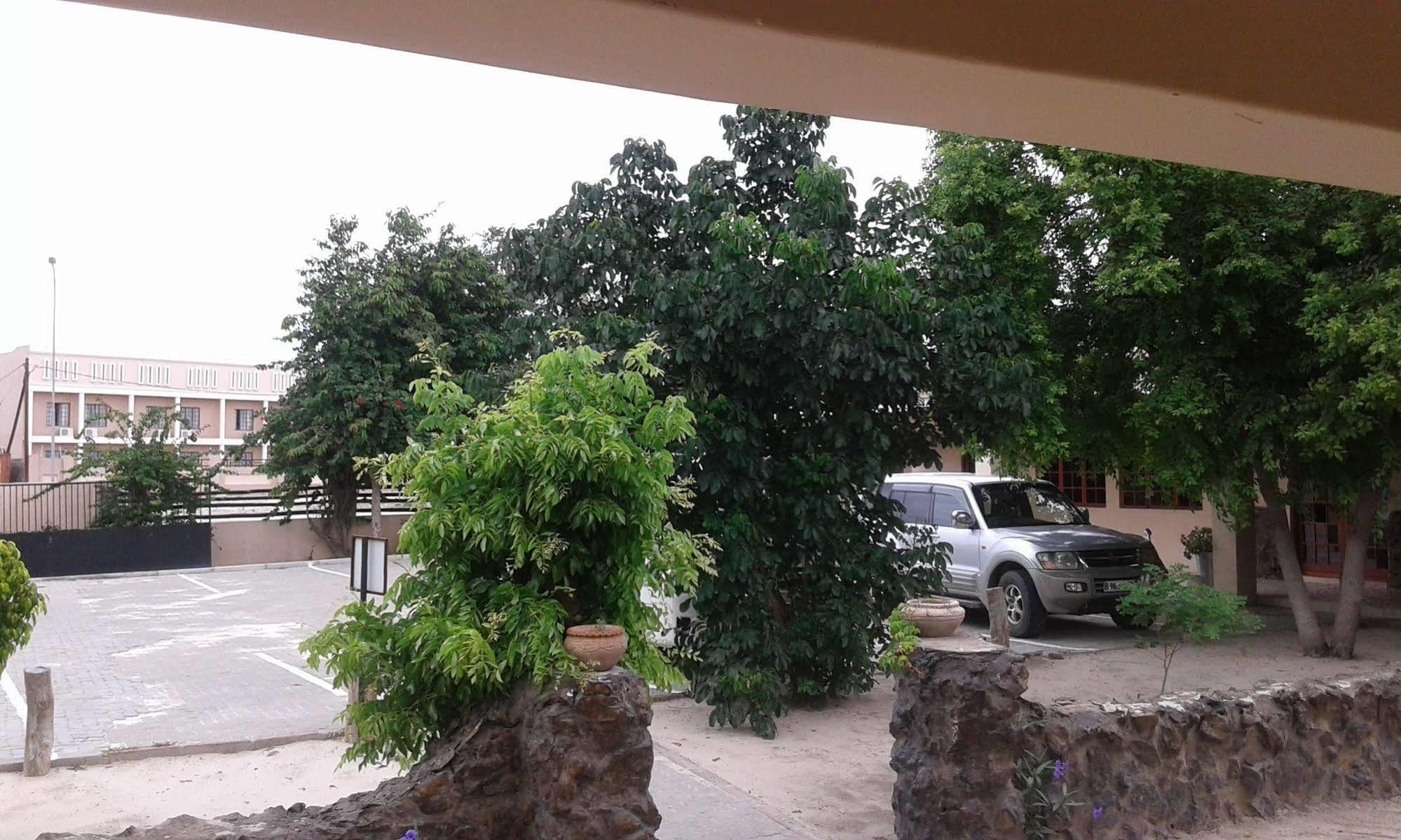 Larissa Hotel Maun Esterno foto