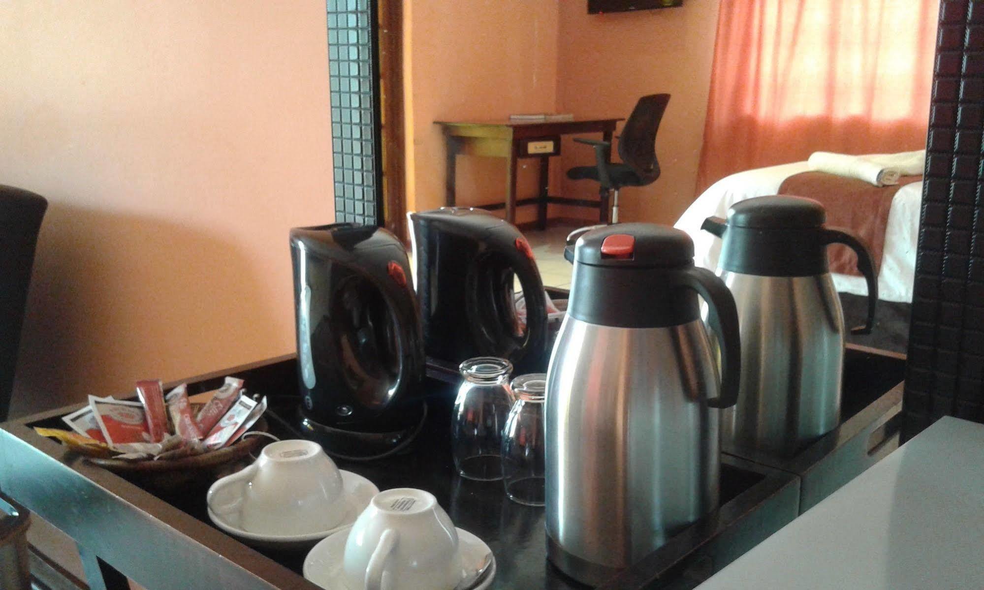 Larissa Hotel Maun Esterno foto